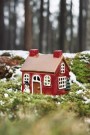 Hus i keramikk til telys, snømann ved vinduet thumbnail