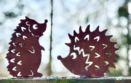 RUST pinnsvin, stående