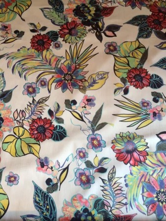 Fast bomull, hvit med blomster, 1 meter