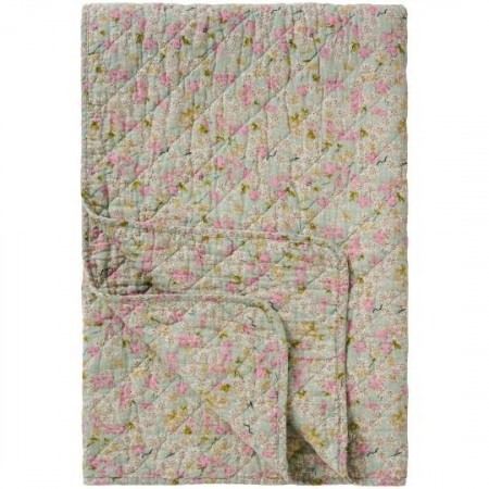 Teppe, støvblå med lyserøde, grønne og grå blomster